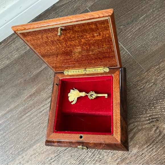 Vintage Tenge Swiss Musical Box Made In Italy With A Swess Movement - Picture 12 of 12